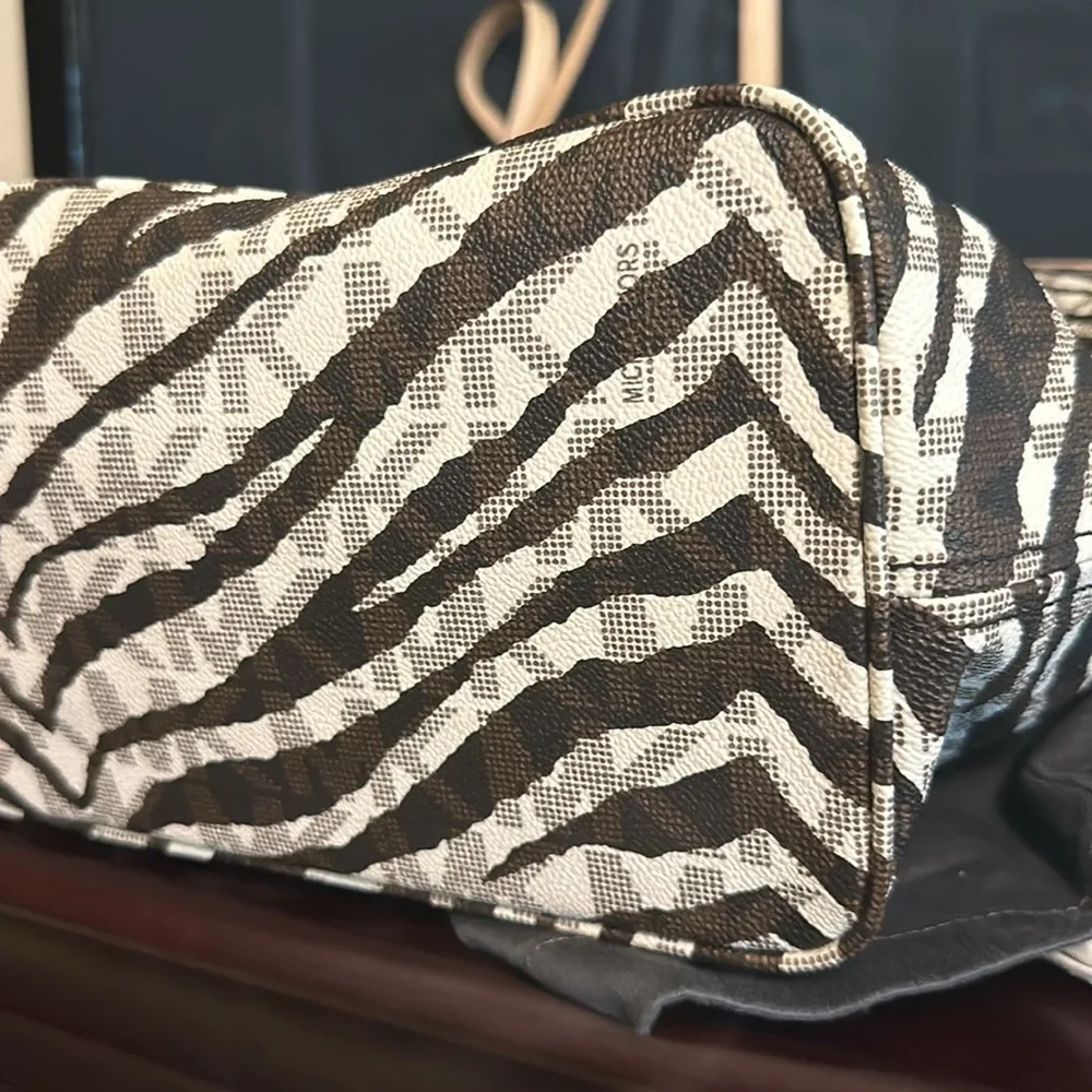 Michael Kors (MK) Vanilla Zebra Stripe Tote Bag Purse Hand Bag Handbag - Picture 9 of 10